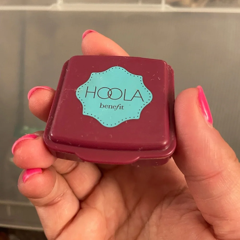 Benefit Cosmetics “Hoola” contouring bronzer - travel size